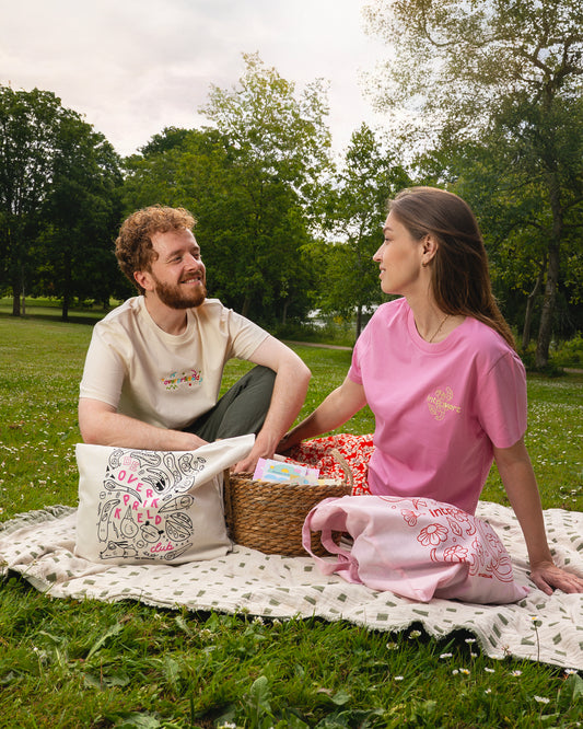 T-Shirt Dames ‘Introvert’ Geborduurd - Roze, 100% Biologisch Katoen (Fair Wear)