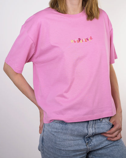 T-shirt Overprikkeld Roze Regenboog Geborduurd- Boxy Fit