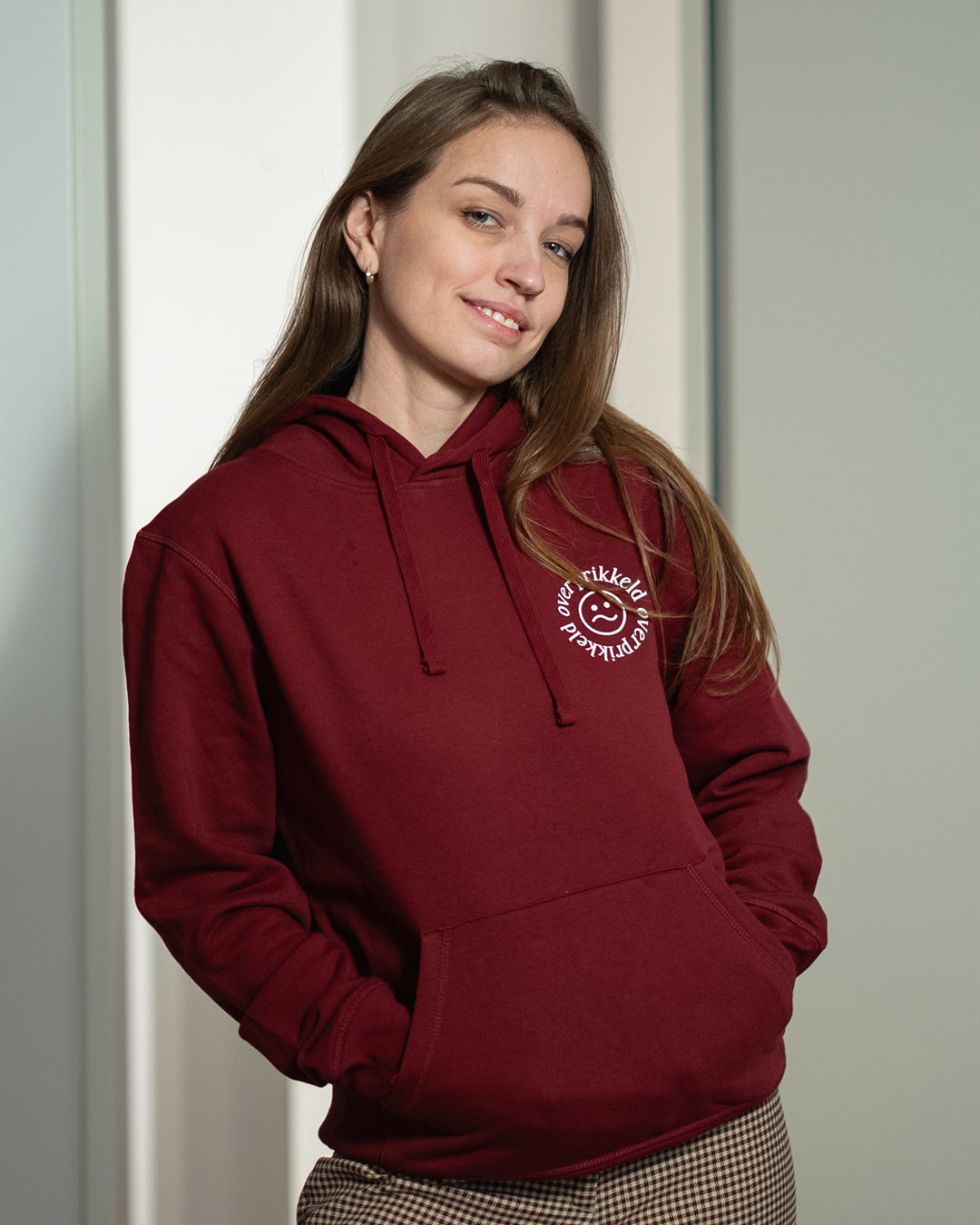 Hoodie 'Overprikkeld Smiley' zeefdruk - Bordeauxrood Regular fit