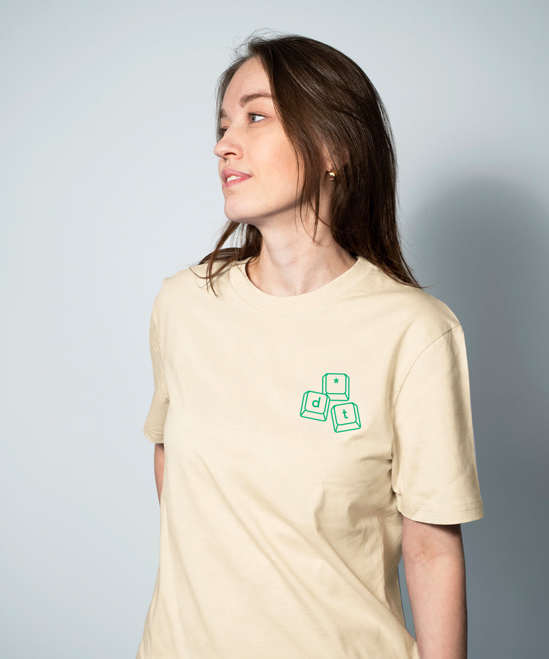 T-shirt '*dt' licht geel – Unisex 100% Biologisch Katoen (Fair Wear)